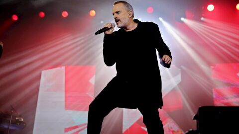 Miguel Bos&eacute;, grabado haciendo la compra con mascarilla pese a criticar su uso