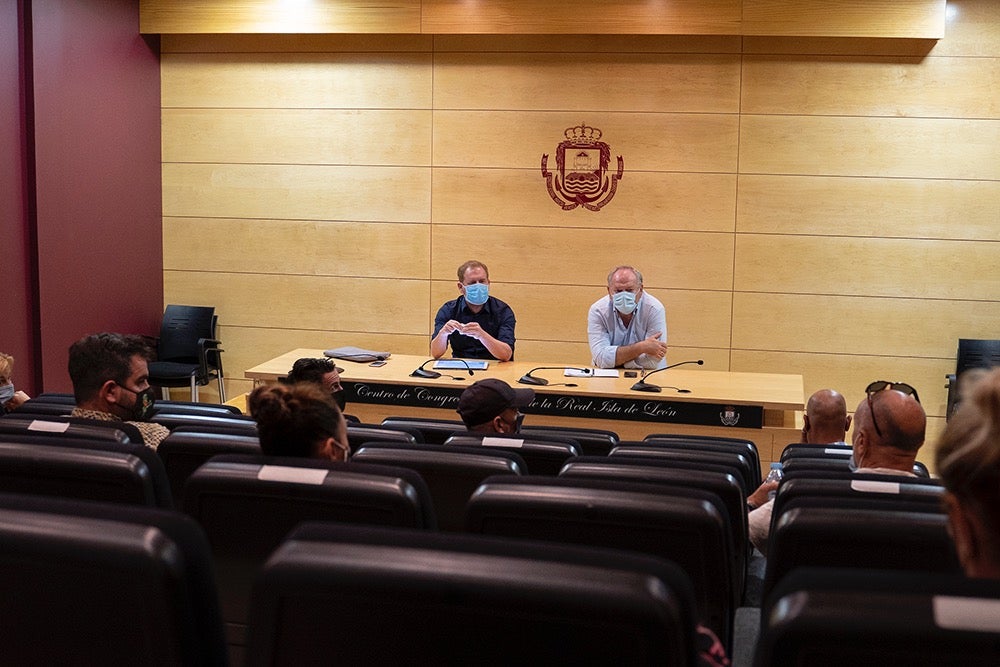 El Ayuntamiento se reúne con el sector del ocio nocturno para buscar soluciones al cierre por el Covid-19 El Ayuntamiento se reúne con el sector del ocio nocturno para buscar soluciones al cierre por el Covid-19