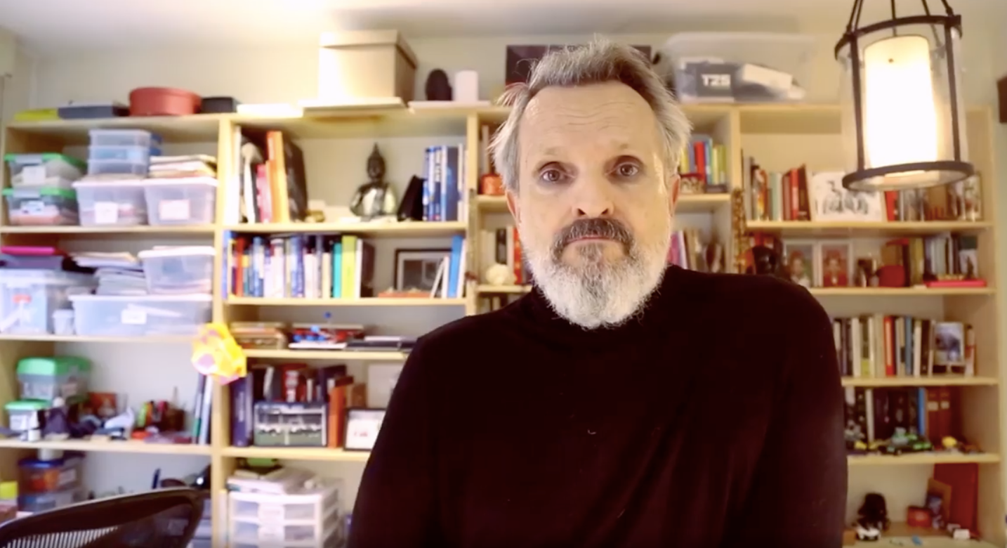 Miguel Bosé reaparece en un vídeo y afirma que "el bicho existe y ha matado a gente" Miguel Bosé reaparece en un vídeo y afirma que "el bicho existe y ha matado a gente"
