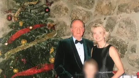 Juan Carlos I, Corinna Larsen y el hijo de esta Juan Carlos I, Corinna Larsen y el hijo de esta