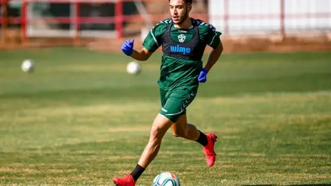 Óscar Gil, en un entrenamiento con el Elche CF. ELCHE CF