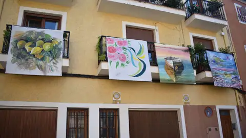 La exposición "Art al balcó" de Petrer cuenta con más de 60 obras HASTA EL 20 DE SEPTIEMBRE