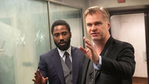 El director Christopher Nolan, en el set de rodaje de 'Tenet' junto al actor John David Washington