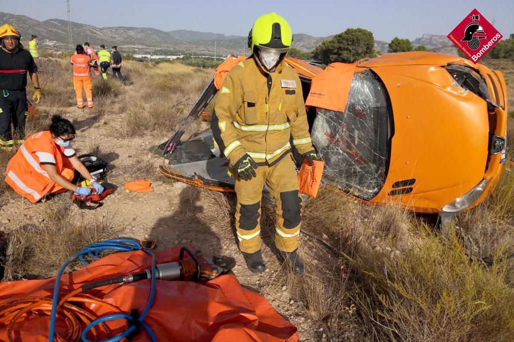 Un herido grave y tres leves en un accidente entre Sax y Salinas Un herido grave y tres leves en un accidente entre Sax y Salinas