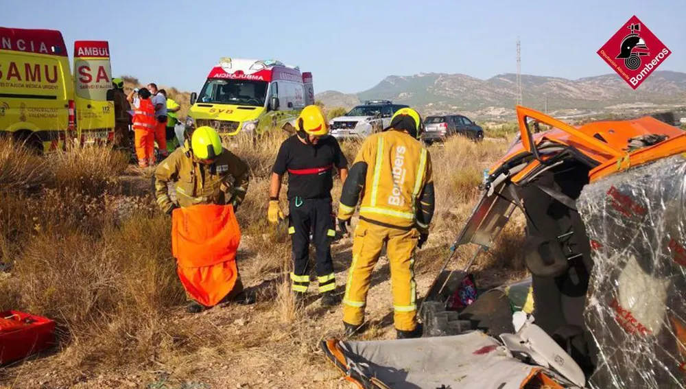 El siniestro provocó la intervención del Consorcio Provincial de bomberos, de dos unidades del SAMU y de un helicóptero de salvamento. El siniestro provocó la intervención del Consorcio Provincial de bomberos, de dos unidades del SAMU y de un helicóptero de salvamento.