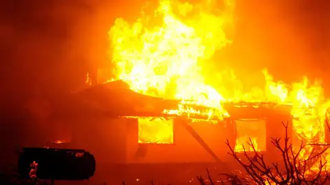 Seis muertos y casi 200.000 evacuados por múltiples incendios en California Seis muertos y casi 200.000 evacuados por múltiples incendios en California