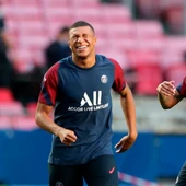 Mbappé bromea con Neymar Mbappé bromea con Neymar