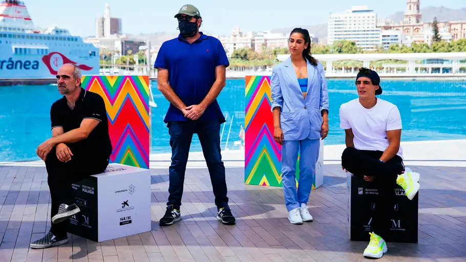 El director y los actores de la película 'Hasta el cielo', en el photocall del 23 Festival de Málaga El director y los actores de la película 'Hasta el cielo', en el photocall del 23 Festival de Málaga