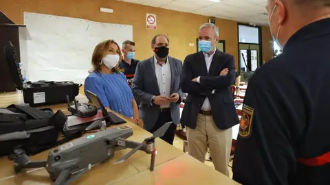 Representantes del Ayuntamiento y de los Bomberos en la presentación Representantes del Ayuntamiento y de los Bomberos en la presentación