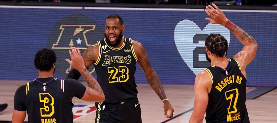 Los Lakers celebran el triunfo ante los Trail Blazers Los Lakers celebran el triunfo ante los Trail Blazers