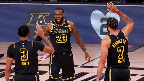 Los Lakers celebran el triunfo ante los Trail Blazers Los Lakers celebran el triunfo ante los Trail Blazers