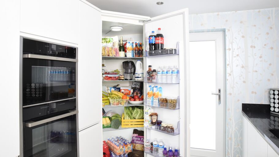 Imagen de archivo de un frigor&iacute;fico lleno de alimentos