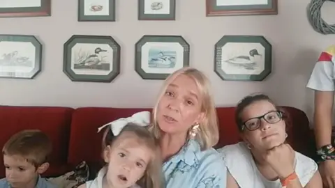 Mar, madre de 12 hijos, sobre la vuelta al cole: "Me preocupan los más pequeños, es imposible controlar esa situación" Mar, madre de 12 hijos, sobre la vuelta al cole: "Me preocupan los más pequeños, es imposible controlar esa situación"