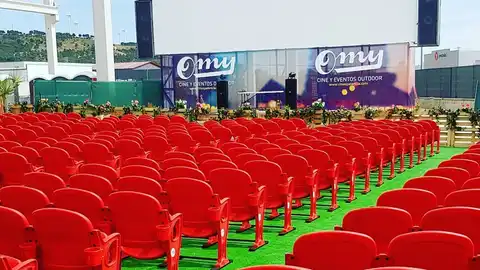 Con motivo de las fechas en las que se tenían que haber celebrado las fiestas de San Antolín, la familia Margareto ha organizado una serie de actividades en el espacio cines, eventos, outdoor Omy. Tres jornadas en las que la música y los monólogos serán protagonistas. El martes 1 de septiembre, a las 20:00 horas está prevista la celebración del concierto de White Oaks y a las 22:00 horas el monólogo de Chapu y Sergio Encinas. El jueves 3 de septiembre se podrá disfrutar del concierto de Sabinadas a las 20:00 horas y el monólogo de Alex Clavero. Para finalizar este ciclo, el sábado 5 de septiembre, el espacio OMY acogerá la actuación de “Mujer contra Mujer” a las 20:00 horas y el monólogo de Carolina Noriega. Cultura