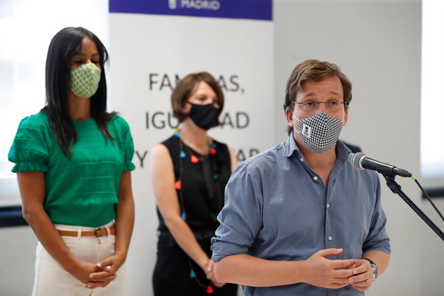 Almeida recomienda a los vecinos del sur de Madrid a no salir a la calle para evitar rebrotes Almeida recomienda a los vecinos del sur de Madrid a no salir a la calle para evitar rebrotes