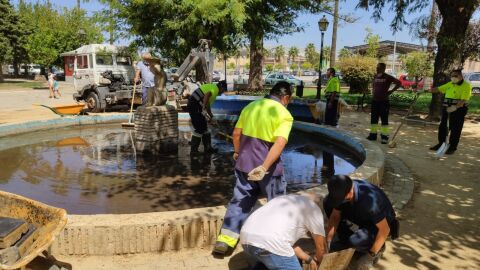Operarios de COPLAGA trabajan en las labores de desinfecci&oacute;n