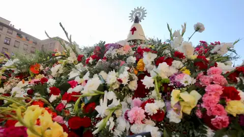 Flores el Día de la Ofrenda a la Virgen Ofrenda de Flores a la Virgen del Pilar