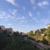 Vistas al puente del Río Vinalopó de Elche en la jornada de este jueves