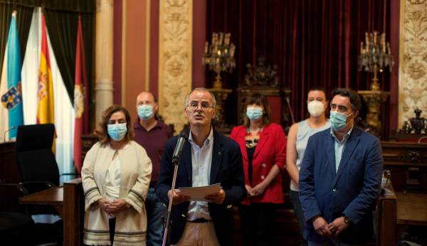 Jácome solo e Ourense ingobernable Jácome solo e Ourense ingobernable