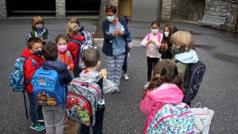 Alumnes en una escola andorrana amb mascareta