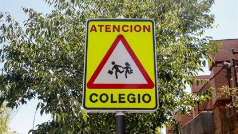 Se&ntilde;al de peligro 'atenci&oacute;n colegio'