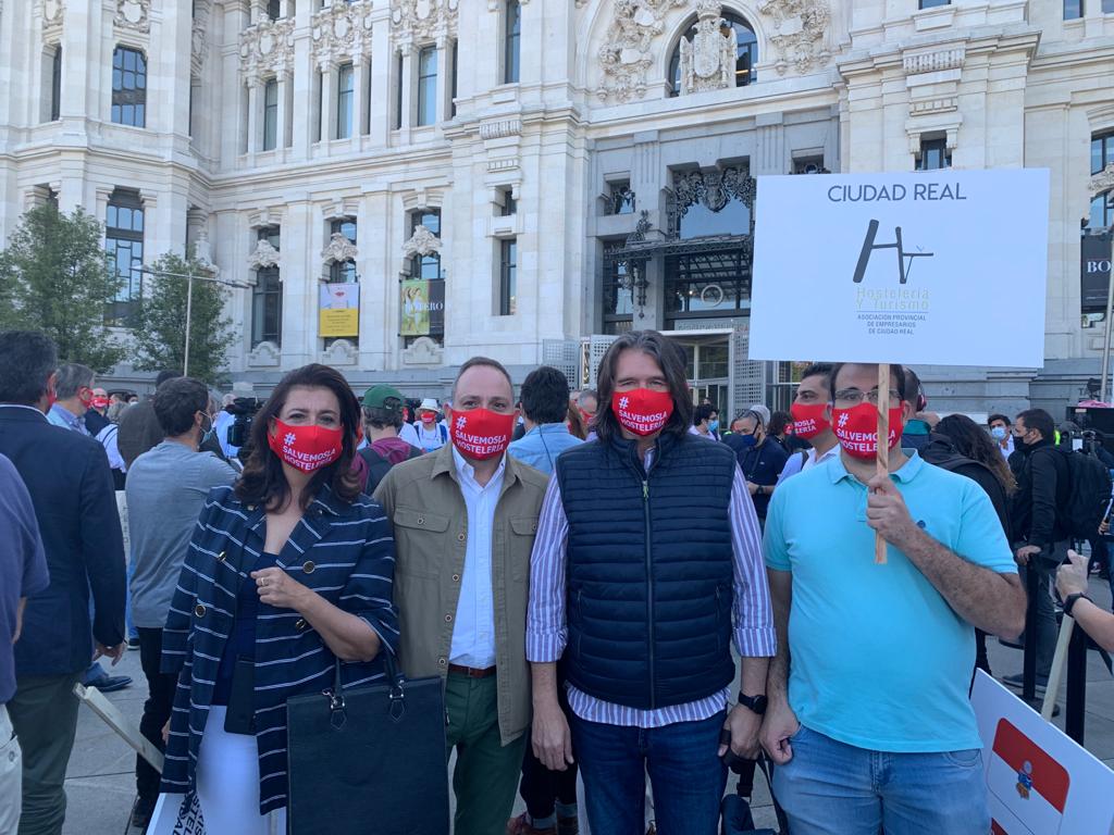 Los hosteleros de Ciudad Real se han sumado a la concentración de Madrid "porque están hartos y desesperados" Los hosteleros de Ciudad Real se han sumado a la concentración de Madrid "porque están hartos y desesperados"