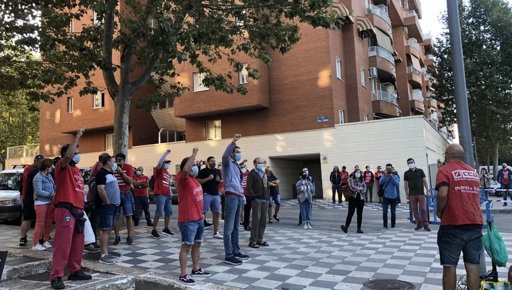 Protesta de los trabajadores a las puertas de los juzgados arropados por Podemos Castilla-La Mancha Protesta de los trabajadores a las puertas de los juzgados arropados por Podemos Castilla-La Mancha