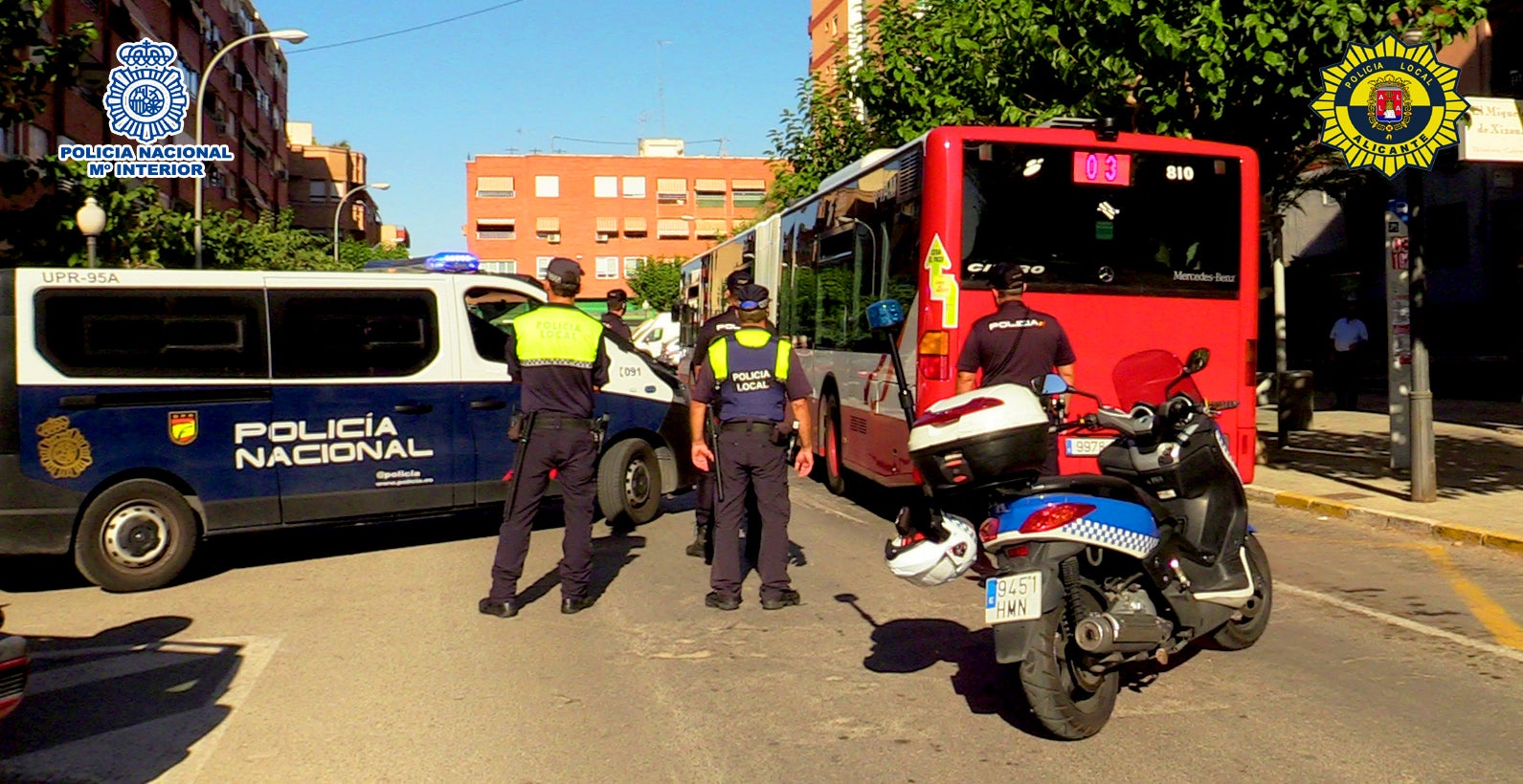 Intenta agredir al chófer de un autobús urbano por pedirle que quitara su coche de la parada Intenta agredir al chófer de un autobús urbano por pedirle que quitara su coche de la parada