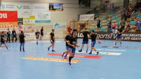 Balonmano con p&uacute;blico.
