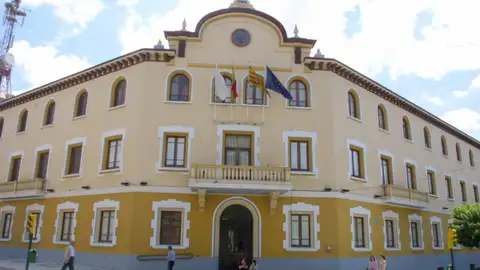 Fachada del Ayuntamiento de Ejea de los Caballeros Fachada del Ayuntamiento de Ejea de los Caballeros