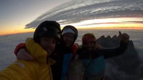 Los hermanos Pou alcanzan la cumbre de Pe&ntilde;a Santa tras abrir una nueva l&iacute;nea, bautizada como "RAYU"