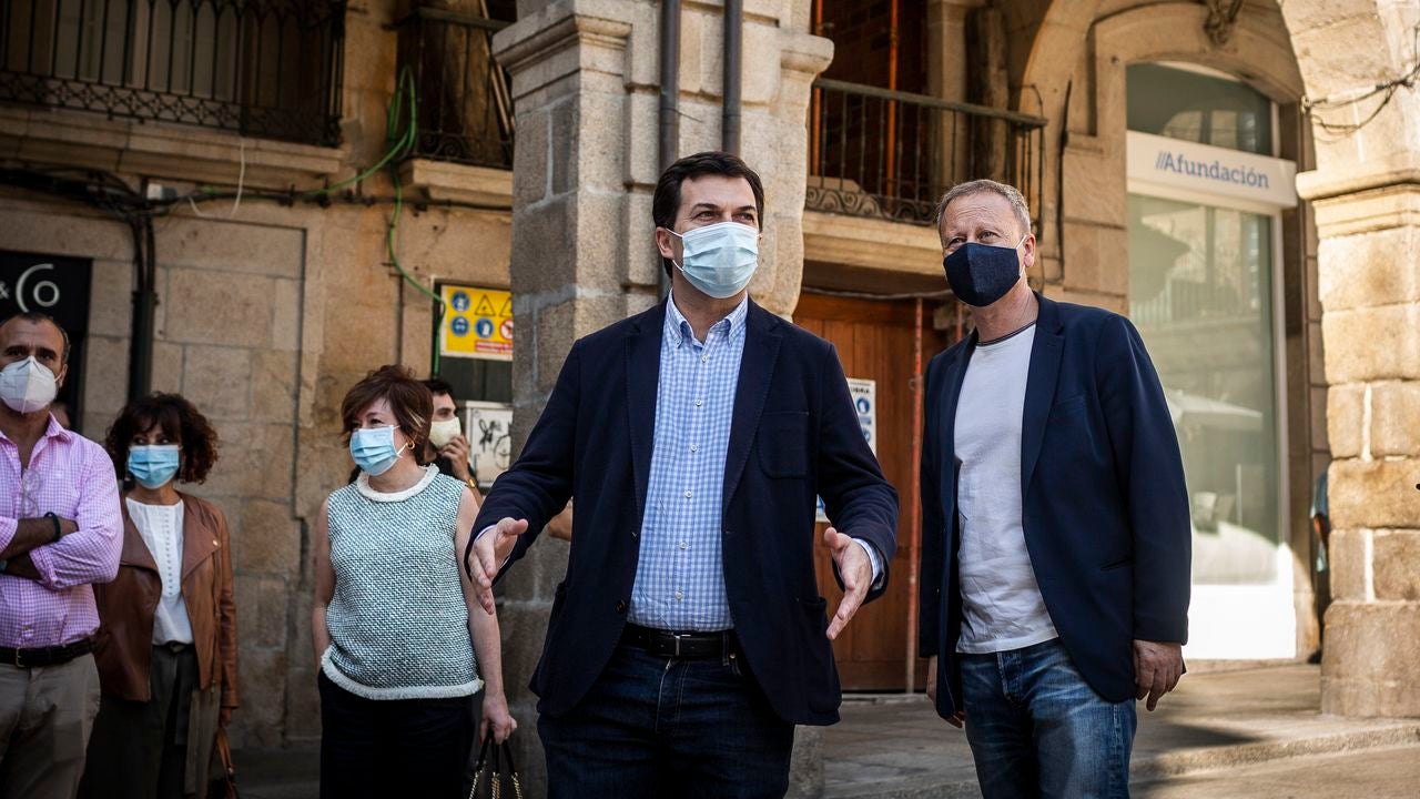 Os socialistas piden ó PP que se aparte e lles facilite gobernar en Ourense Os socialistas piden ó PP que se aparte e lles facilite gobernar en Ourense