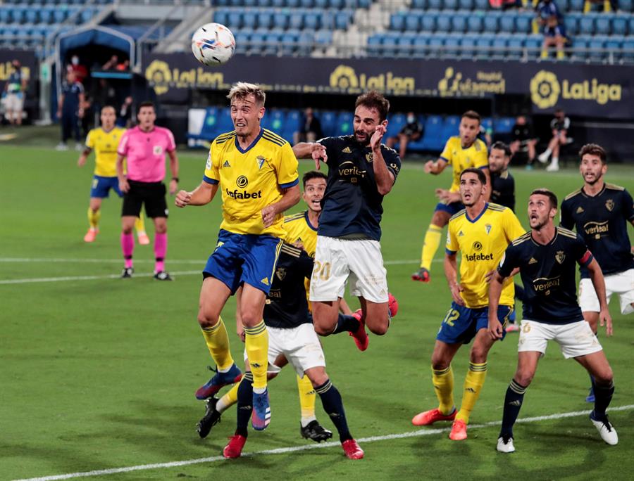 Goles del Cádiz 0 - 2 Osasuna. El Cádiz no logra puntuar en su regreso a Primera División Goles del Cádiz 0 - 2 Osasuna. El Cádiz no logra puntuar en su regreso a Primera División