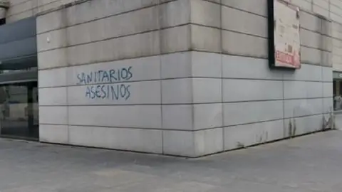 Imagen de la pintada que ha aparecido en el Hospital La Paz Imagen de la pintada que ha aparecido en el Hospital La Paz