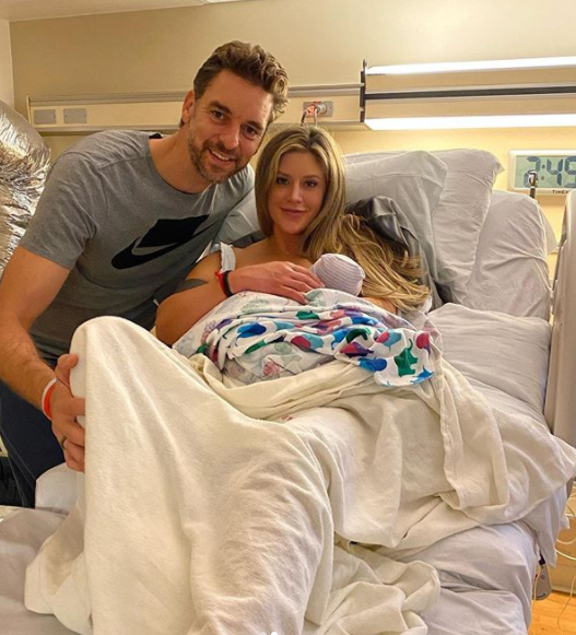Pau Gasol anuncia que ya es padre y homenajea a la hija de Kobe Bryant en el nombre de su niña Pau Gasol anuncia que ya es padre y homenajea a la hija de Kobe Bryant en el nombre de su niña