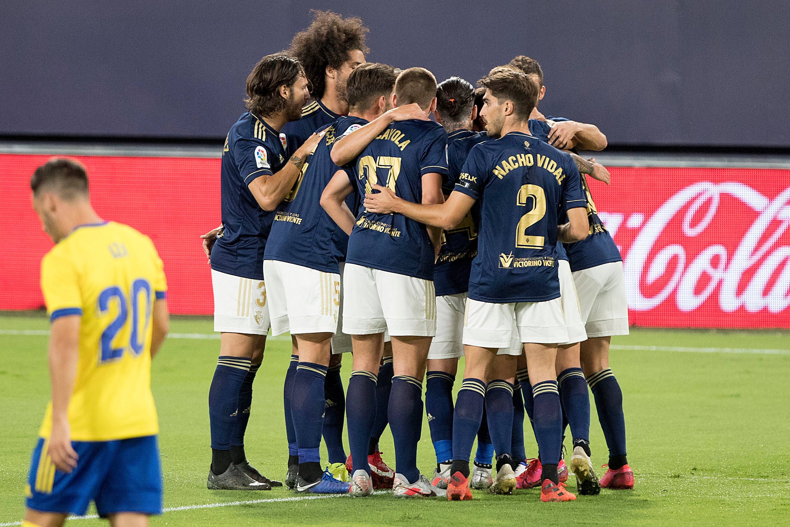 "¡Vuelve La Liga! ¡Vuelve Osasuna más fuerte!" "¡Vuelve La Liga! ¡Vuelve Osasuna más fuerte!"