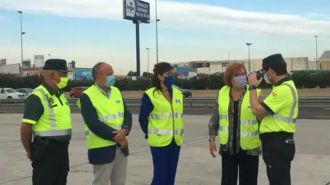 La Delegada del Gobierno con otras autoridades La Delegada del Gobierno con otras autoridades