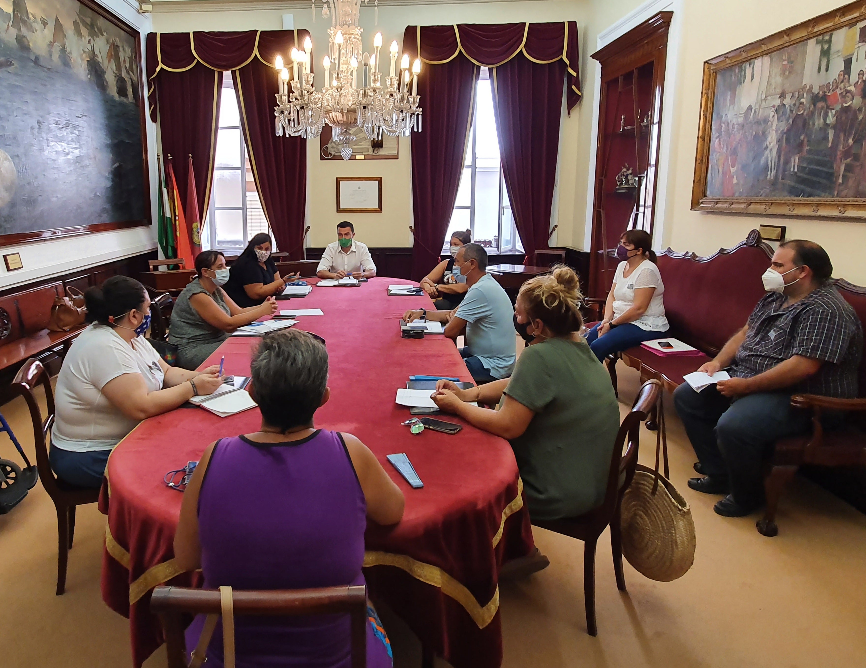 El Ayuntamiento se reúne con representantes de AMPAs de centros públicos para analizar el inicio del curso escolar El Ayuntamiento se reúne con representantes de AMPAs de centros públicos para analizar el inicio del curso escolar