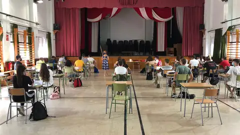 Salón de actos del IES La Asunción convertido en aula Salón de actos del IES La Asunción convertido en aula