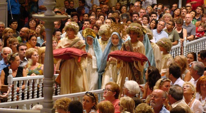 Invitados extraordinarios al Misteri: de la consellera Marian Cano a la Bellea del Foc Invitados extraordinarios al Misteri: de la consellera Marian Cano a la Bellea del Foc