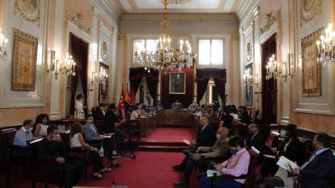 Sal&oacute;n de plenos del ayuntamiento de Alcal&aacute; de Henares
