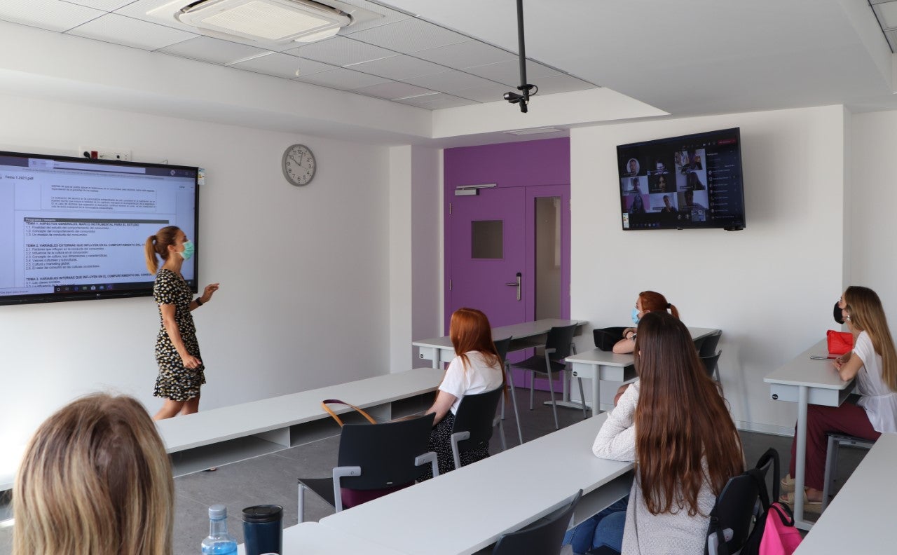 La Universidad CEU Cardenal Herrera de Elche arranca el curso con 1600 estudiantes La Universidad CEU Cardenal Herrera de Elche arranca el curso con 1600 estudiantes