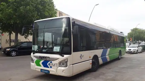 Un autobús de la empresa pública de transportes de Palma EMT. EMT