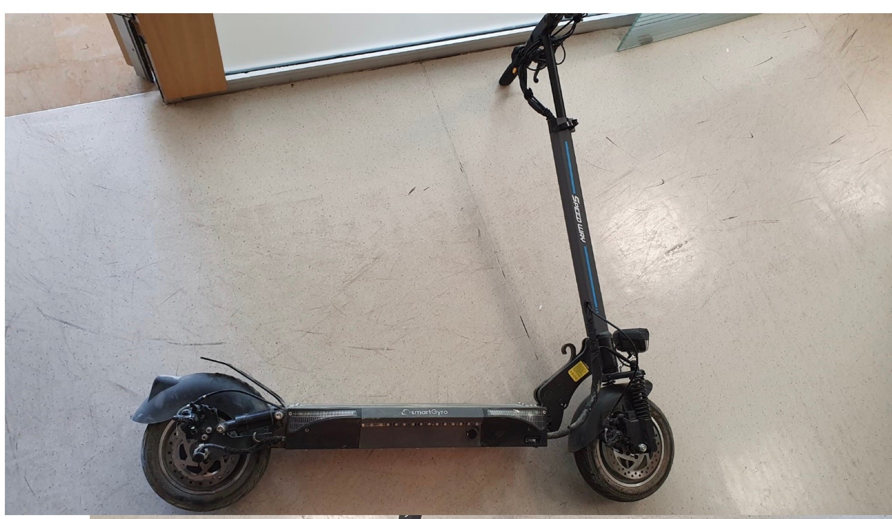 La Policía Local auxilia a un menor tras sufrir un accidente con un patinete La Policía Local auxilia a un menor tras sufrir un accidente con un patinete