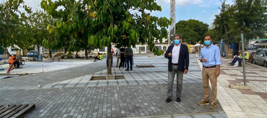 Obras en la plaza de la Avenida de Trebujena Obras en la plaza de la Avenida de Trebujena