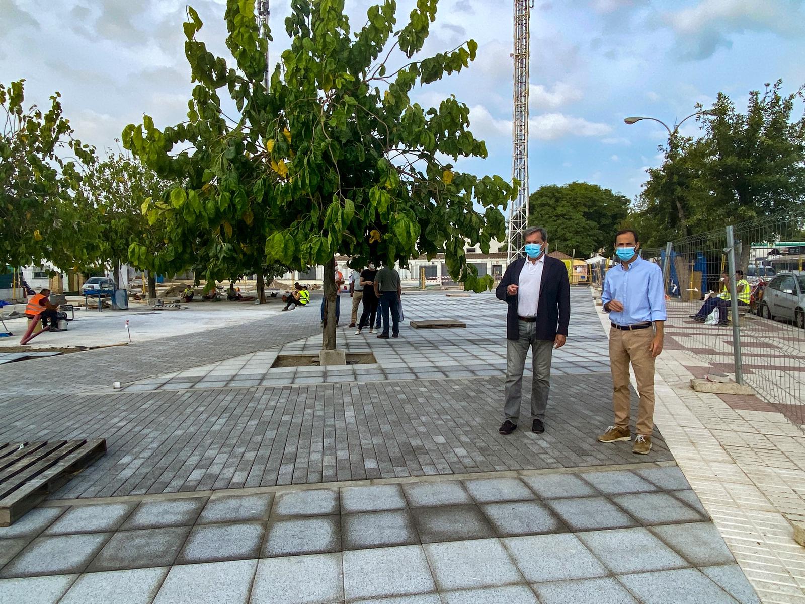 Continúa la transformación integral de la plaza de la Avenida de Trebujena Continúa la transformación integral de la plaza de la Avenida de Trebujena