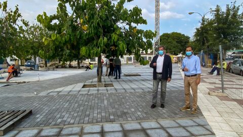 Obras en la plaza de la Avenida de Trebujena