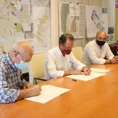 Instantes de la firma del convenio Instantes de la firma del convenio