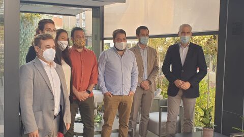 Representantes de AJE Ourense na reunion co Francisco Conde