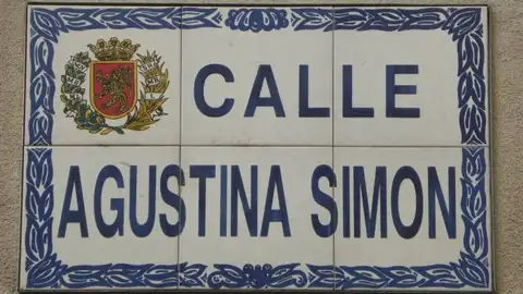 Placa de una calle de Zaragoza Placa de una calle de Zaragoza